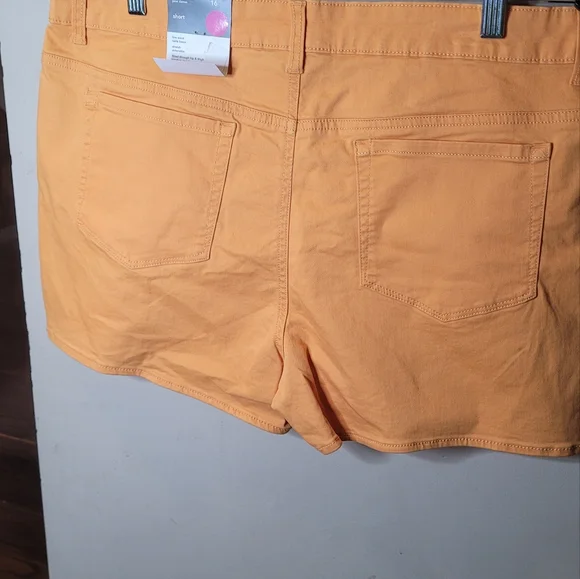 Ladies stretch Low Waist Shorts - Picture 2 of 10
